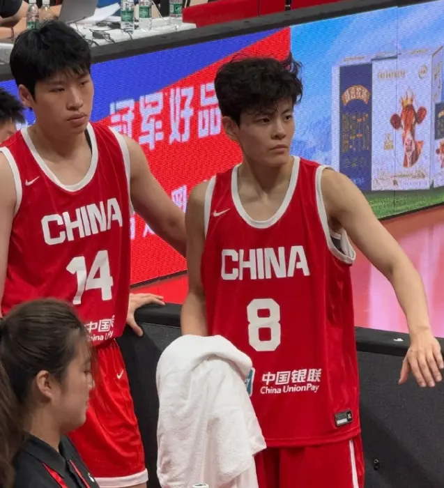 她是全队得, https